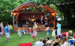 MOMS_Stage